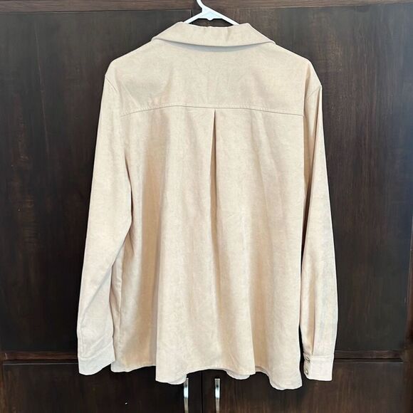 Pretty Little Thing Oversized Corduroy Button Front Shirt Size 10 - Picture 4 of 4